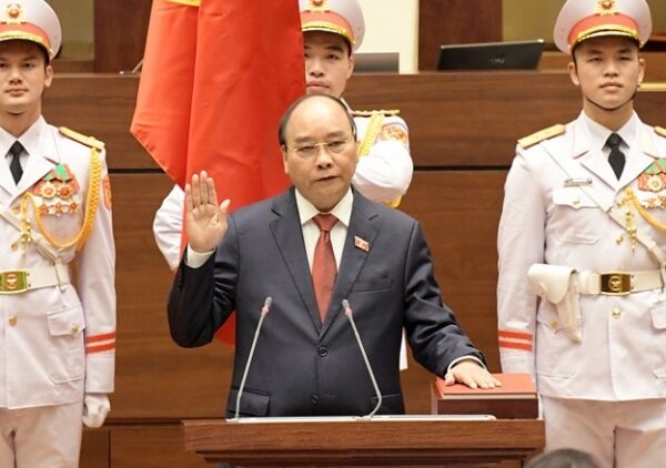Chủ tịch nước Nguyễn Xuân Phúc tuyên thệ nhậm chức.